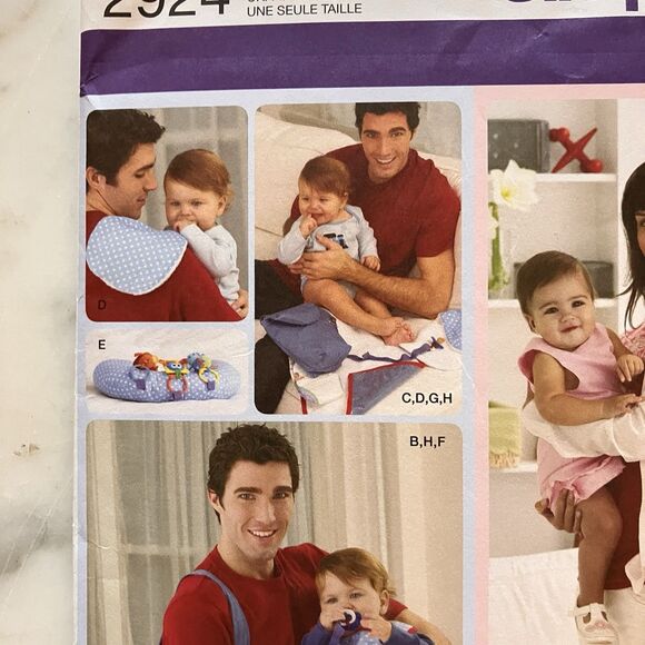 Simplicity Pattern 2924 His & Hers Diaper Bag Changing Pad Burp Cloth Bib Pillow - Picture 5 of 8